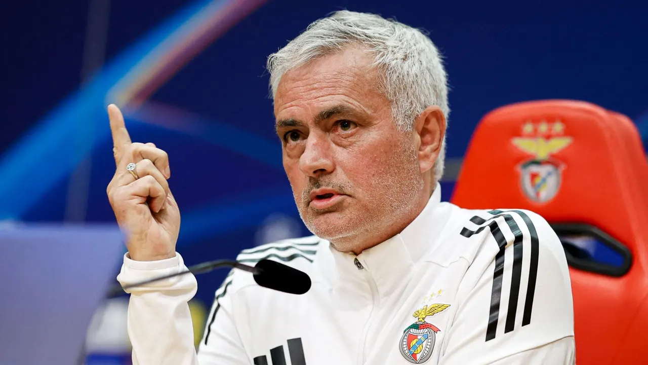 معرفة قديمة ونجم يصارع على الهبوط وخيارات شابة.. من يخلف دانييل كارباخال في ريال مدريد؟!